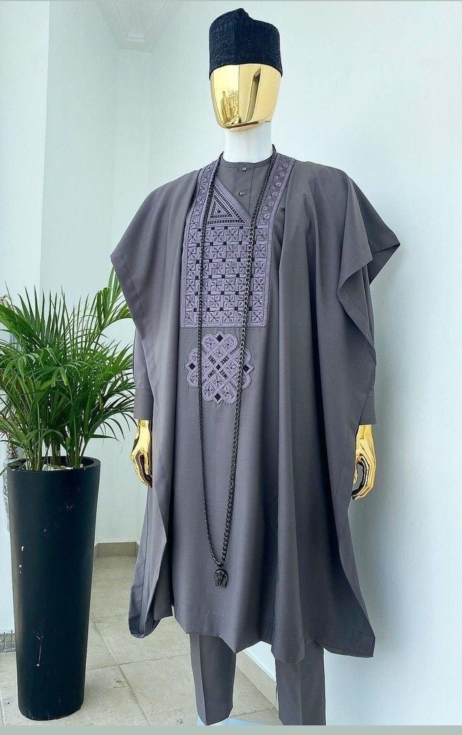 Ensemble trois pièces: Boubou chemise Pentalon chapeau