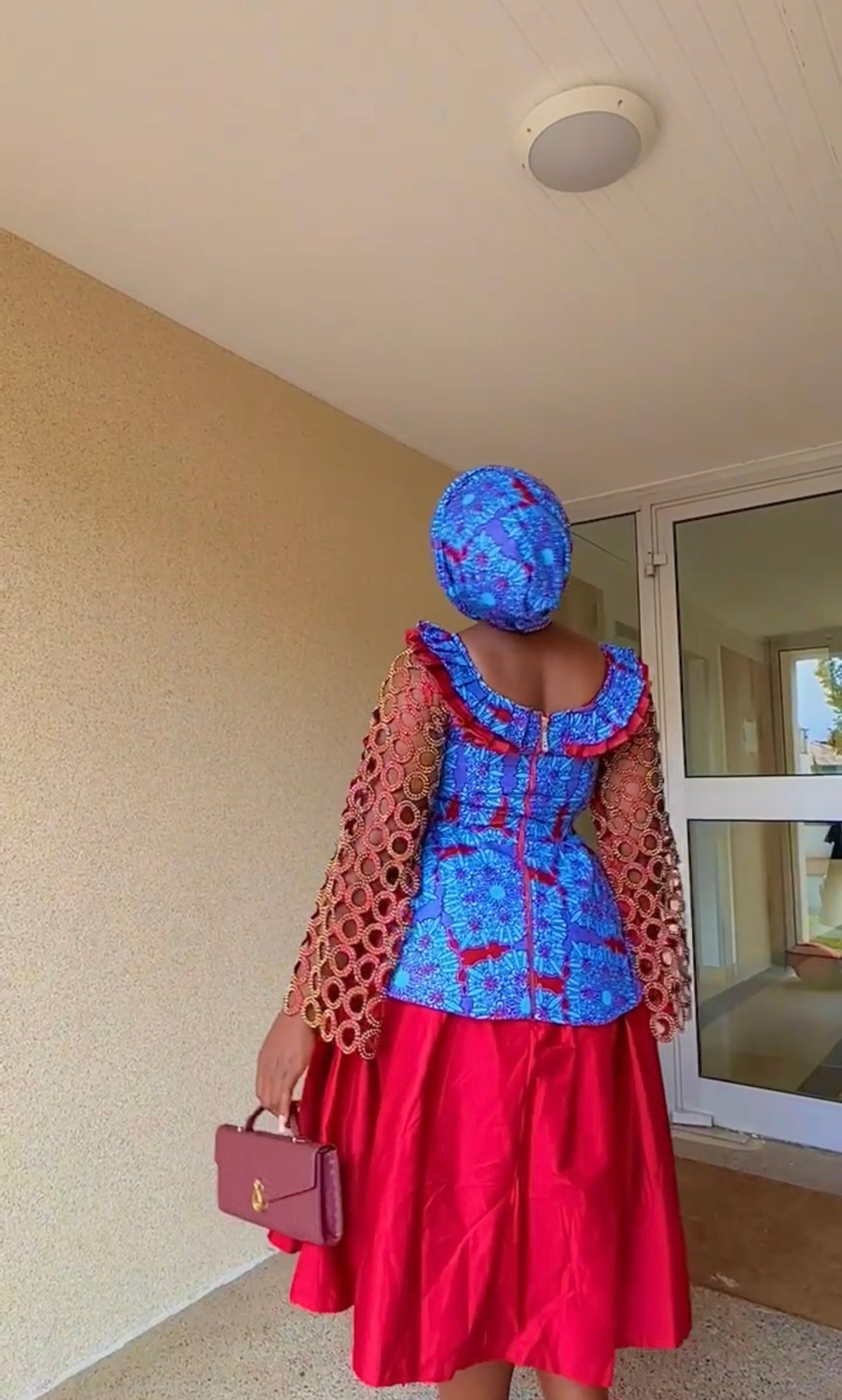 Robe Élégante de Bal – Splendeur et Raffinement Africain