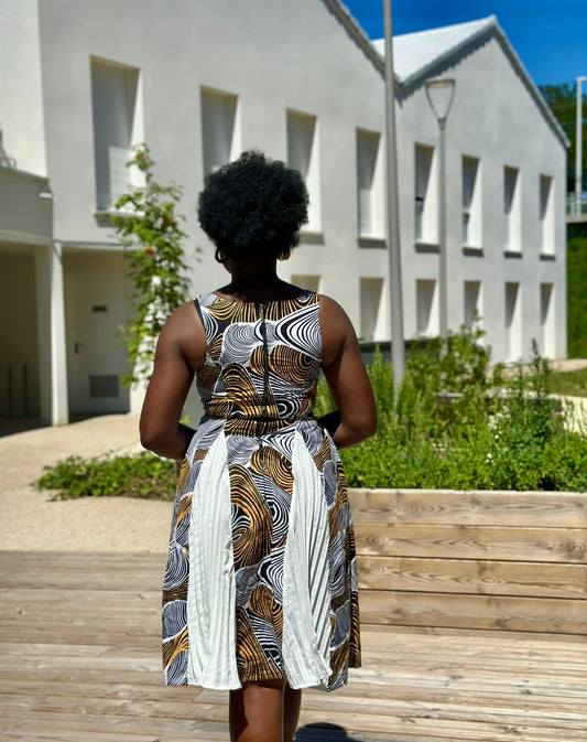Robe courte plissé Élégance