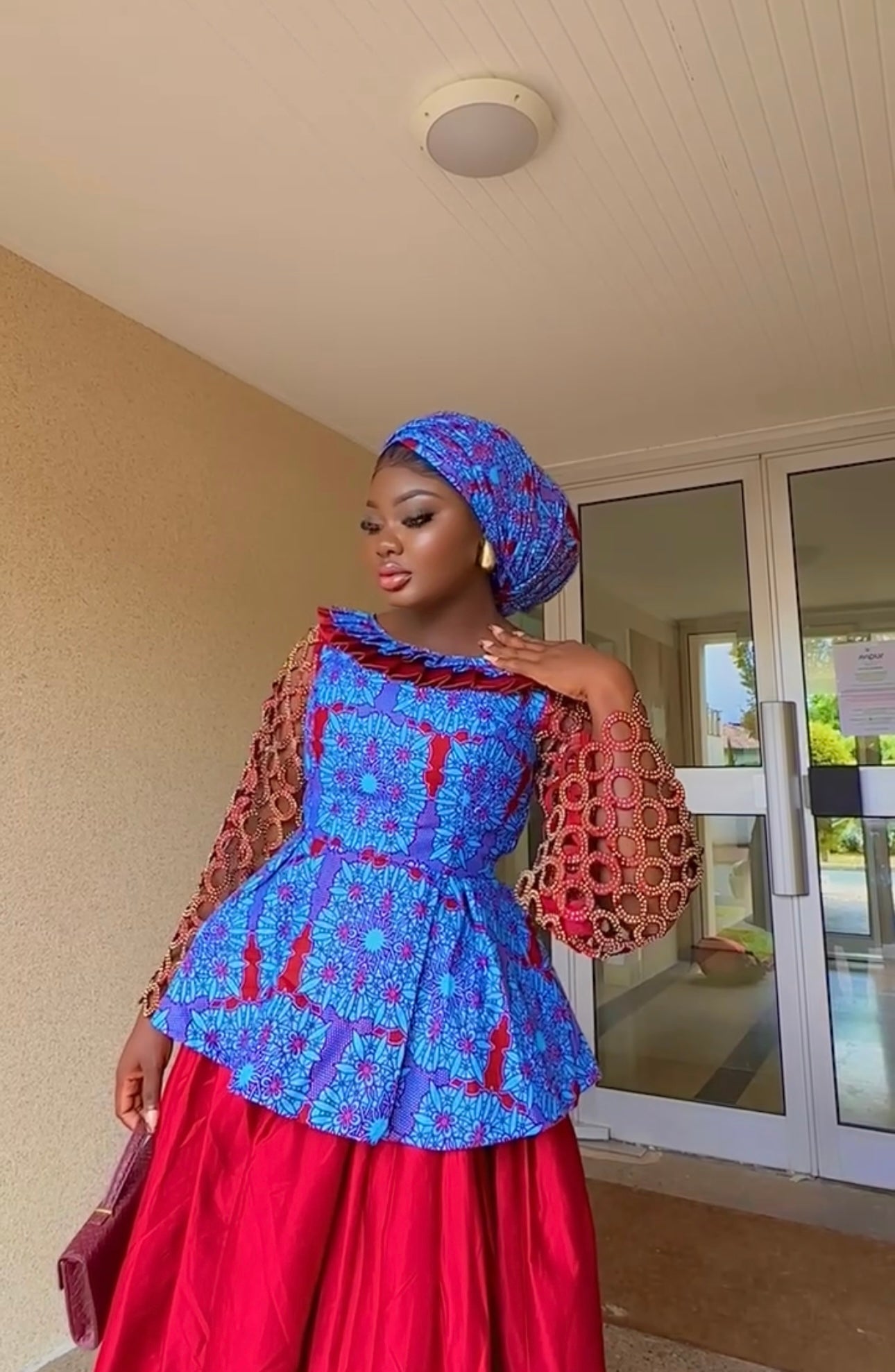 Robe Élégante de Bal – Splendeur et Raffinement Africain