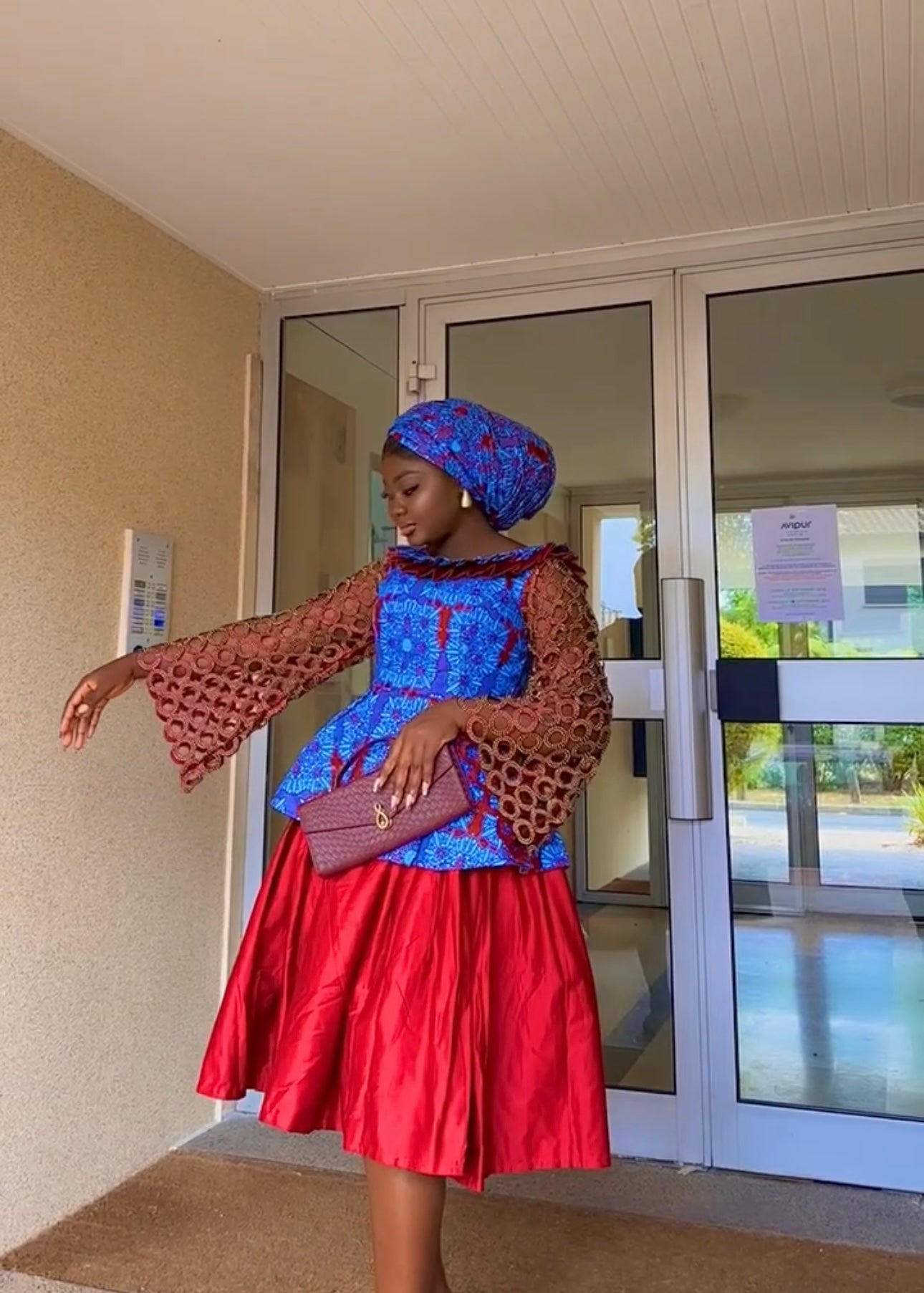 Robe Élégante de Bal – Splendeur et Raffinement Africain