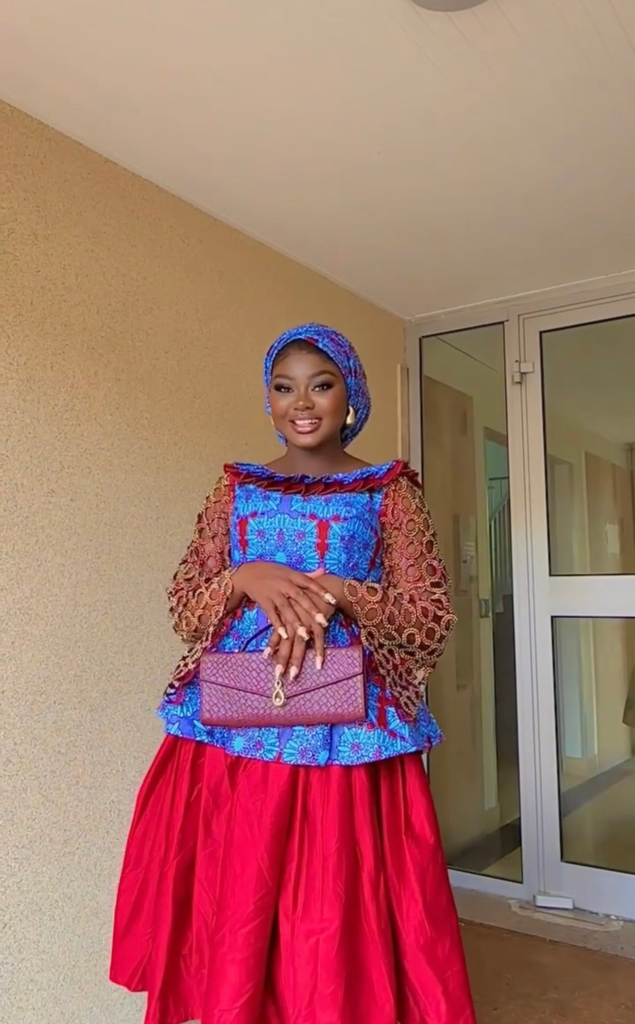 Robe Élégante de Bal – Splendeur et Raffinement Africain